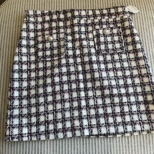 Chic Plaid Skirt with Pearl Button